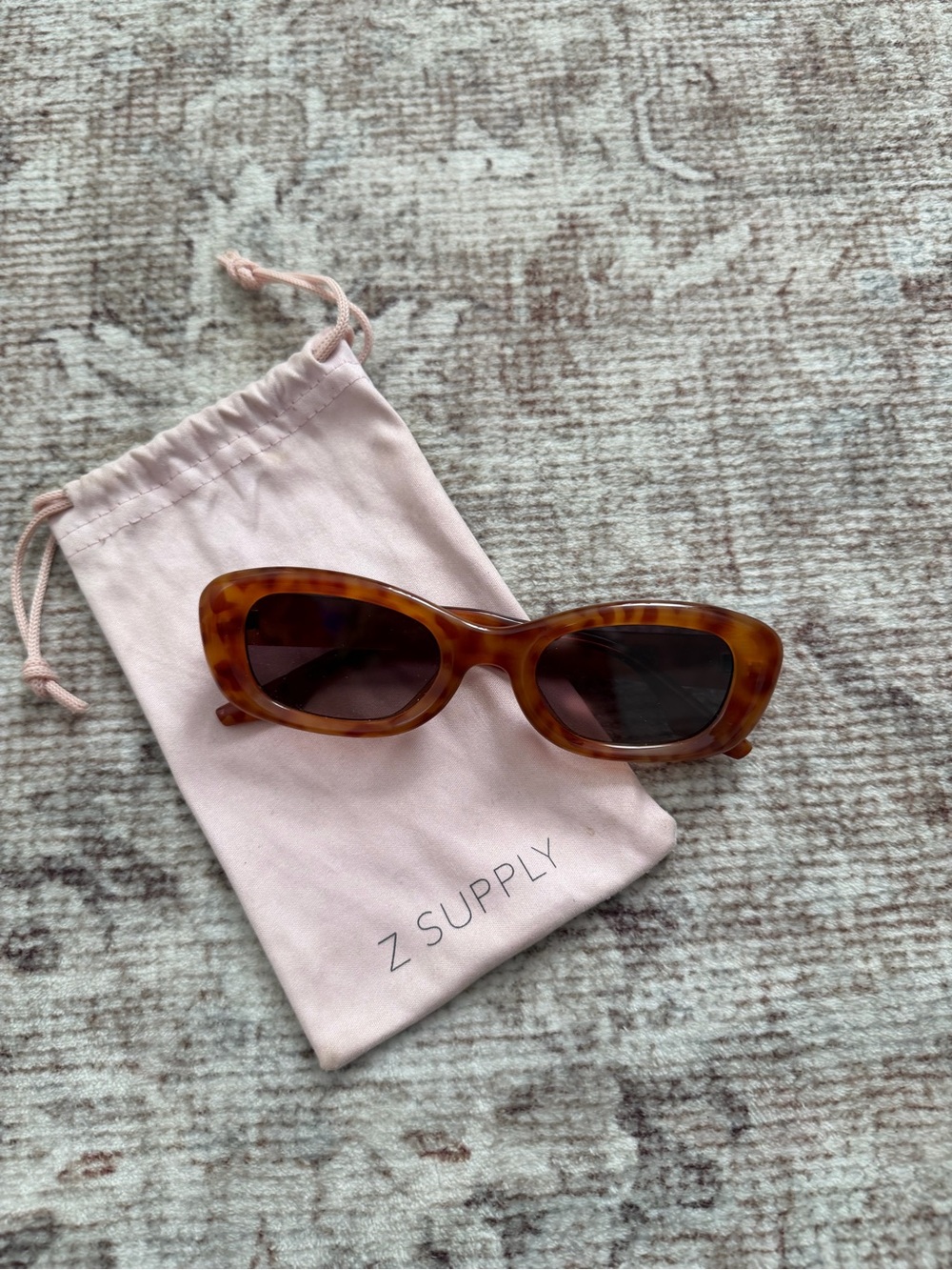 Z Supply Tortoiseshell Cat-Eye Sunglasses - Pink Pouch
